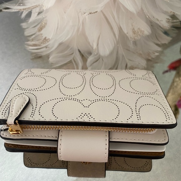 COACH Medium Zip Wallet - Picture 3 of 6